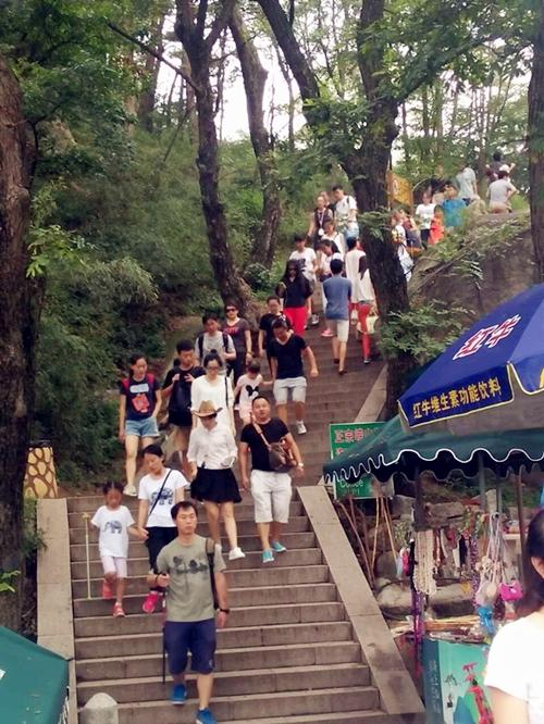 山清水秀北九水 小長(zhǎng)假期間加強(qiáng)管理迎客忙